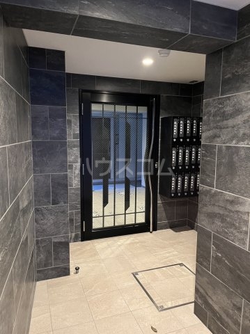 21/30 エントランス