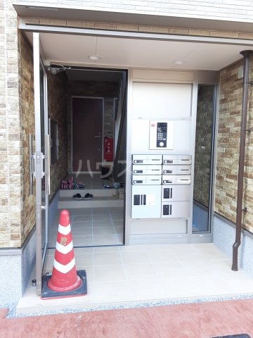 27/30 エントランス