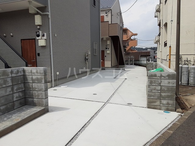 24/30 エントランス