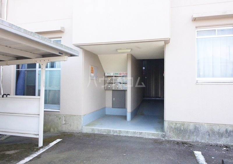 22/23 エントランス