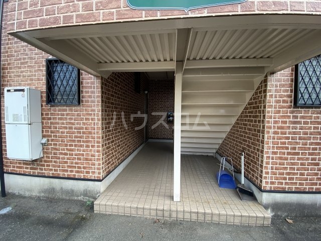 26/30 エントランス