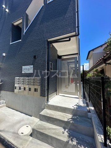 27/30 エントランス