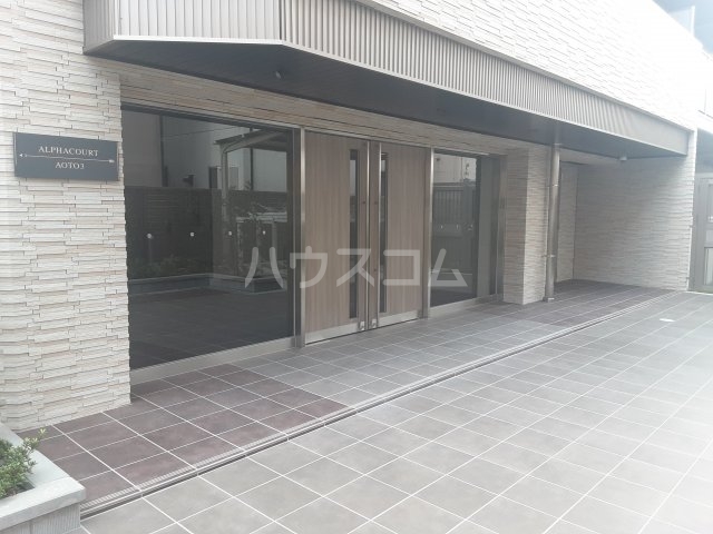 27/30 エントランス