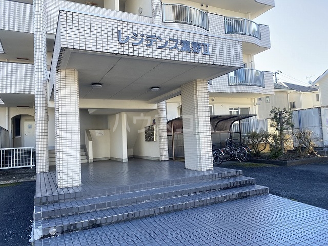 28/30 エントランス