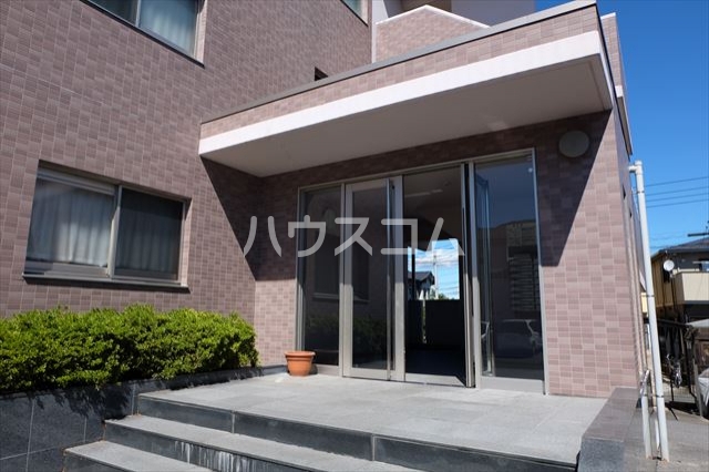21/30 エントランス