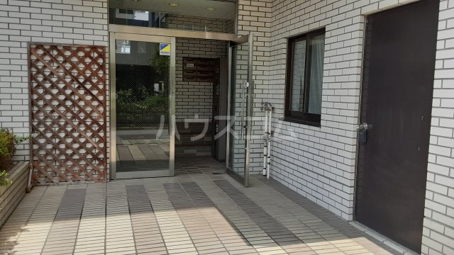 25/30 エントランス