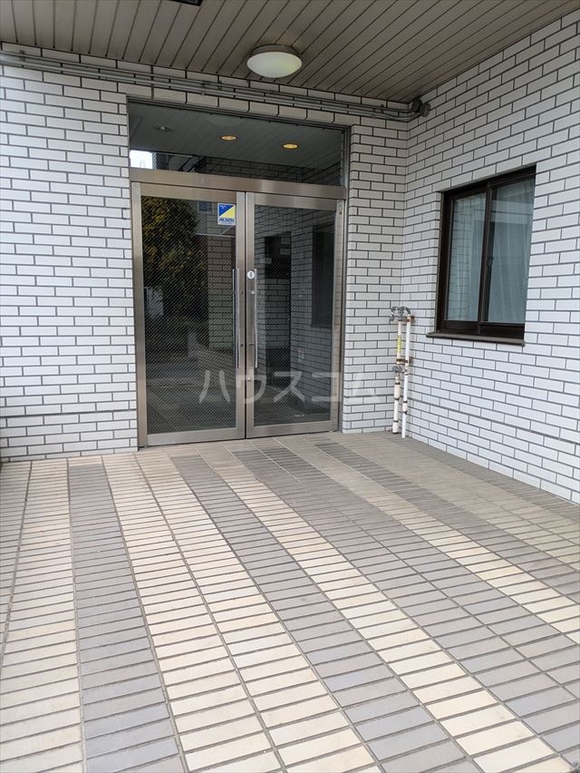 21/30 エントランス