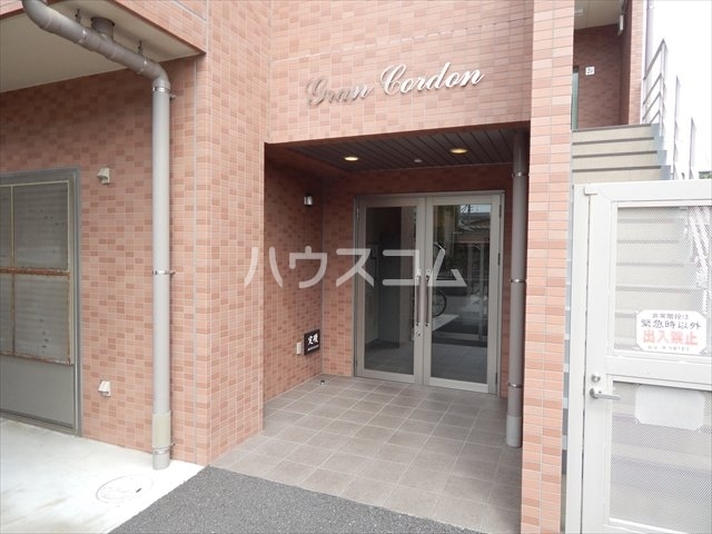 23/30 エントランス