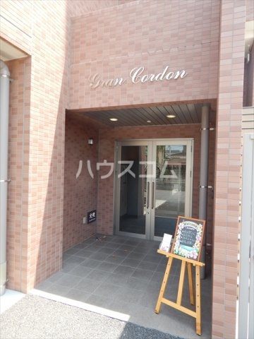 27/30 エントランス