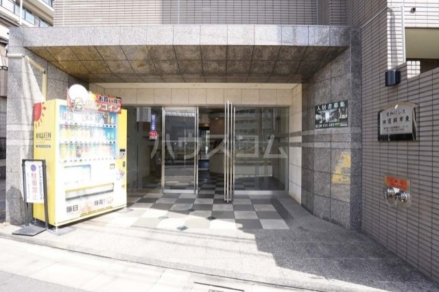 26/28 エントランス