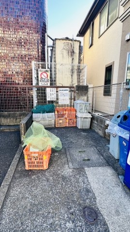 27/30 エントランス