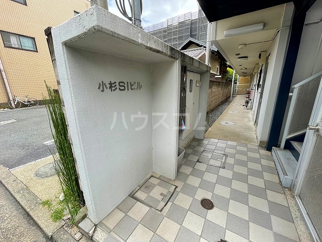 20/29 エントランス