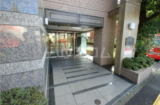 18/23 エントランス