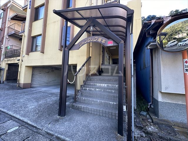 25/30 エントランス