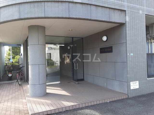 28/30 エントランス