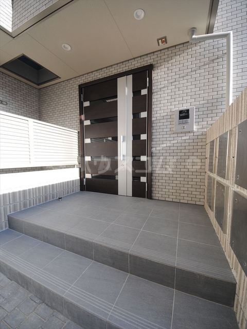 17/26 エントランス