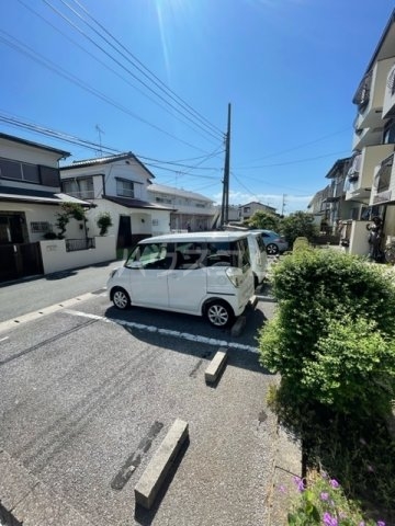 27/30 駐車場