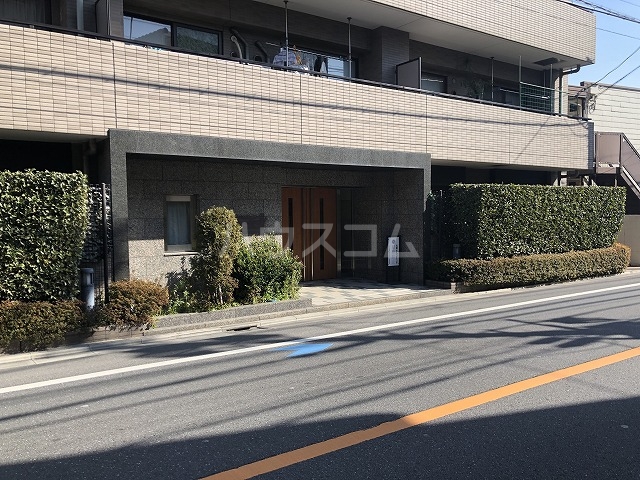 28/30 エントランス