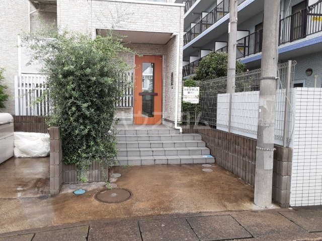 21/30 エントランス