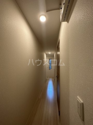 13/26 玄関