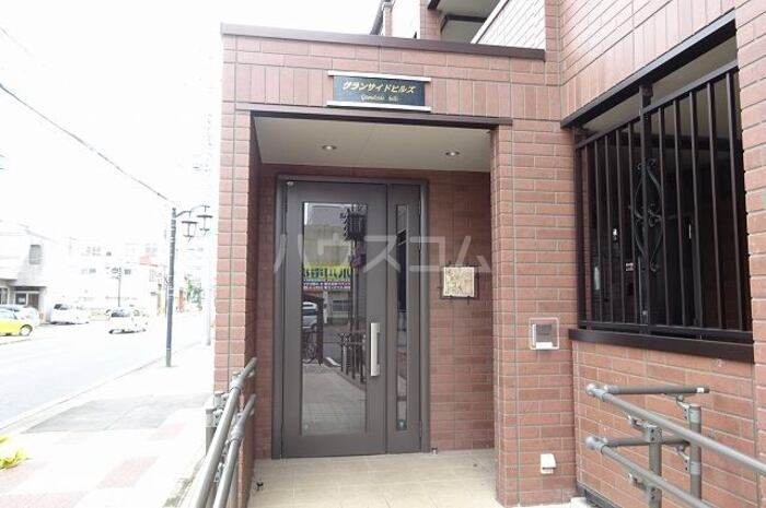 16/27 エントランス