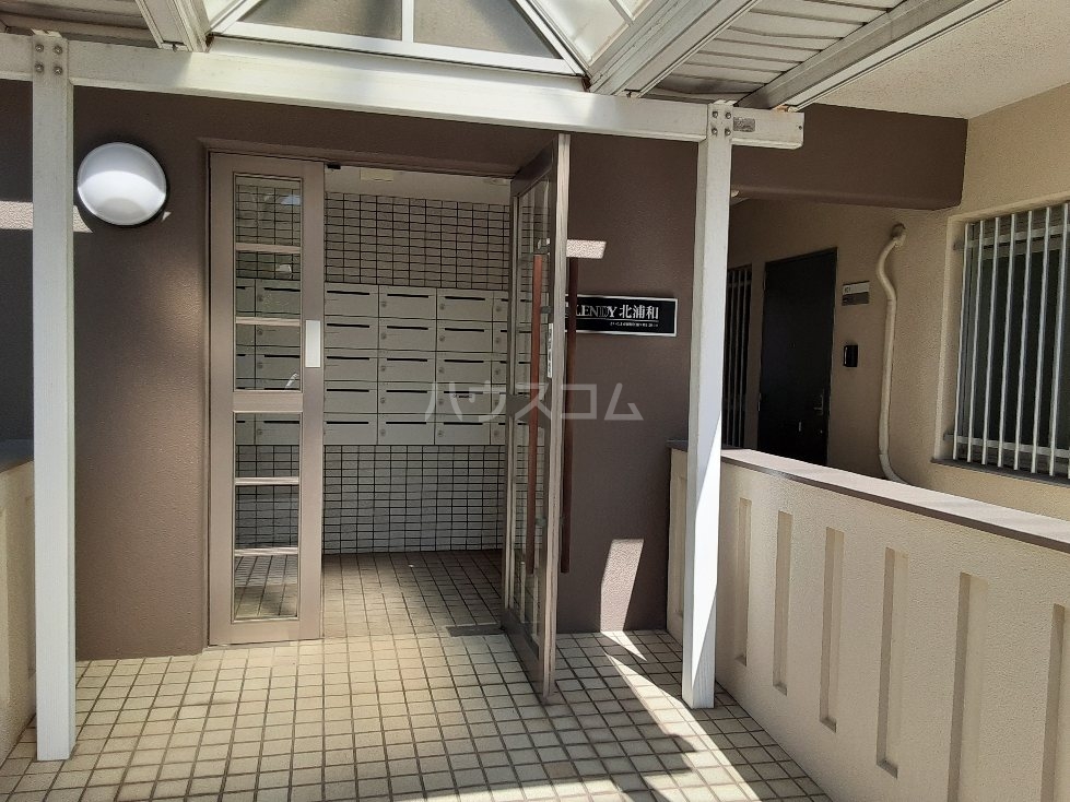 27/30 エントランス