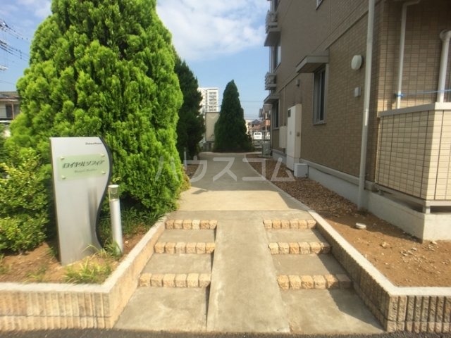 16/19 エントランス