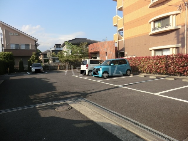18/25 駐車場