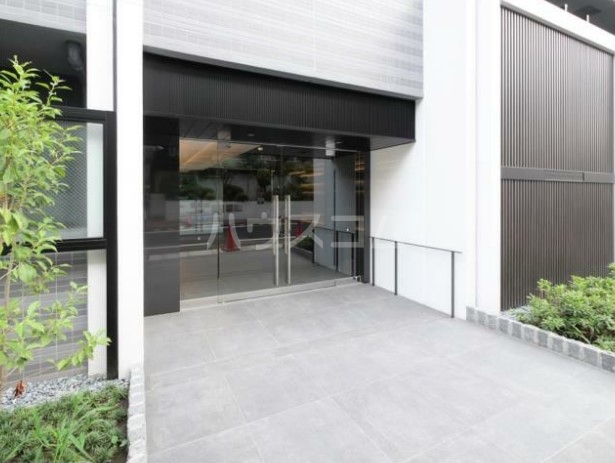 21/26 エントランス