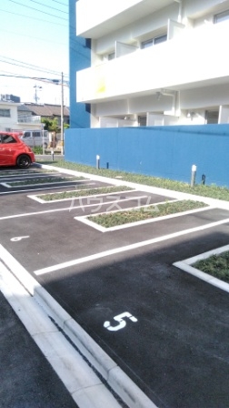 23/28 駐車場