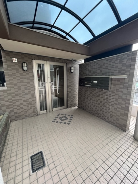 21/30 エントランス