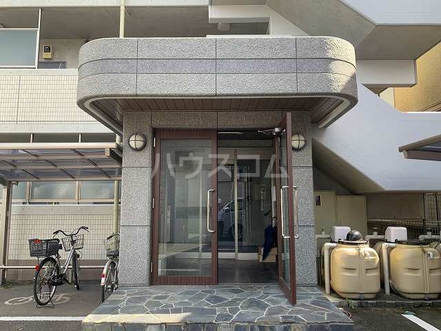 28/30 エントランス