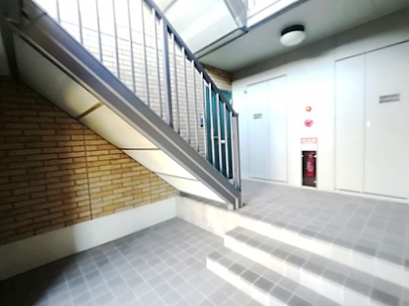 18/28 エントランス