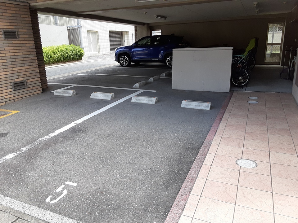 28/30 駐車場