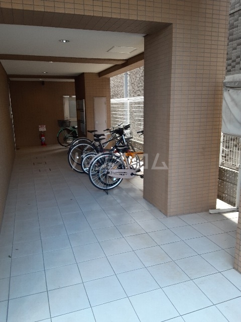 28/30 エントランス