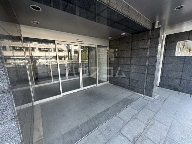 25/30 エントランス