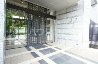 19/27 エントランス