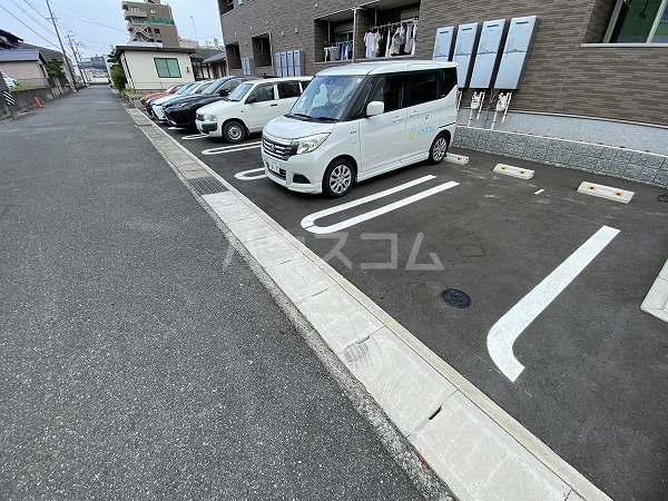 28/30 駐車場
