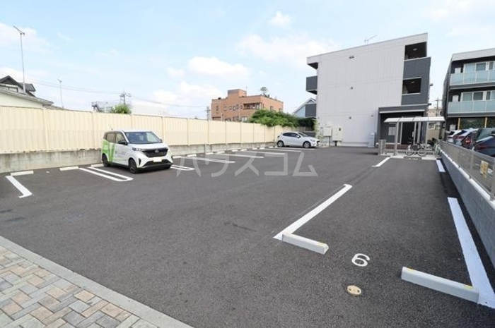 22/28 駐車場