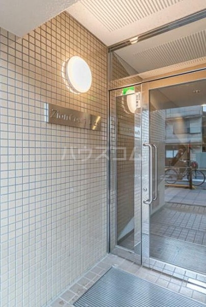 15/18 エントランス