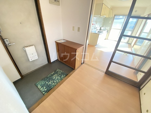 13/26 玄関