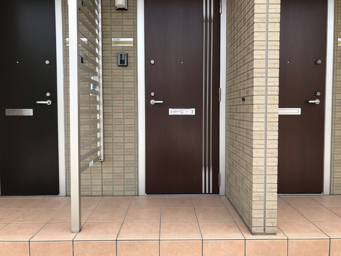 24/30 エントランス