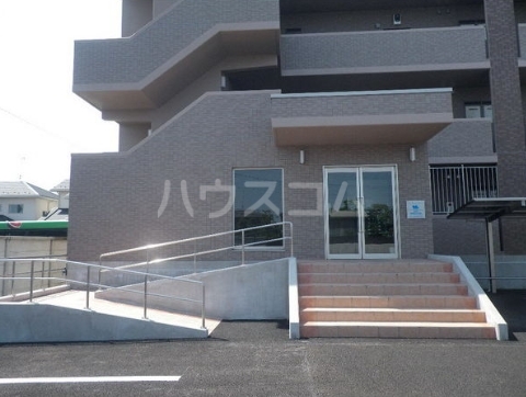 23/30 エントランス