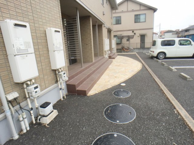 16/19 エントランス