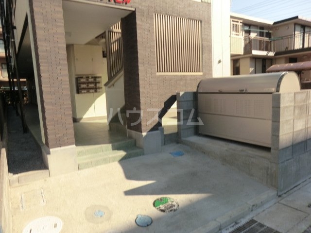 26/30 エントランス