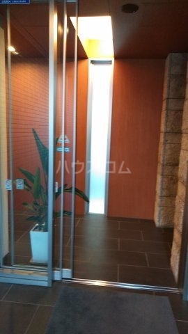 24/30 エントランス