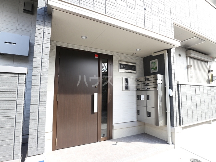 27/30 エントランス