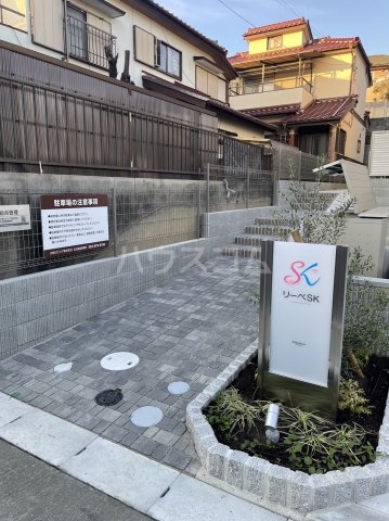 28/30 エントランス