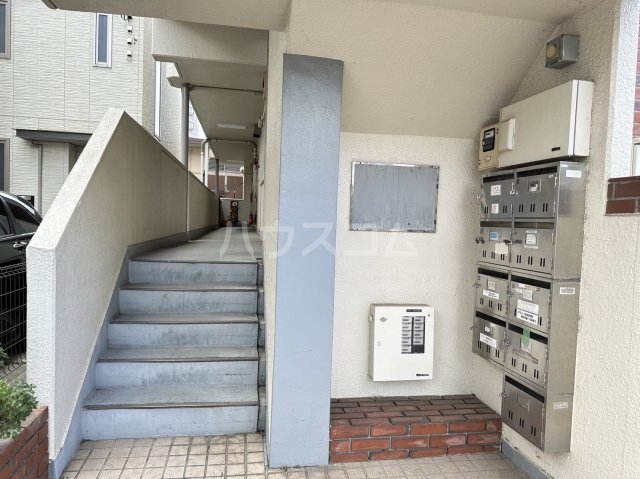 21/30 エントランス