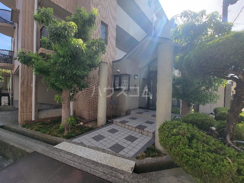 25/30 エントランス